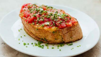Espanjalaisen keittiön välttämätön resepti! Kuinka valmistaa pannukon tomaattia? Tomaattileivän resepti