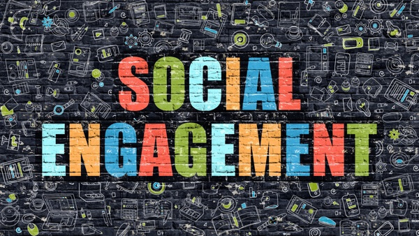 Kukoisevan yhteisön rakentaminen sosiaalisen median kanavilla on sitoutumisen edistämistä.