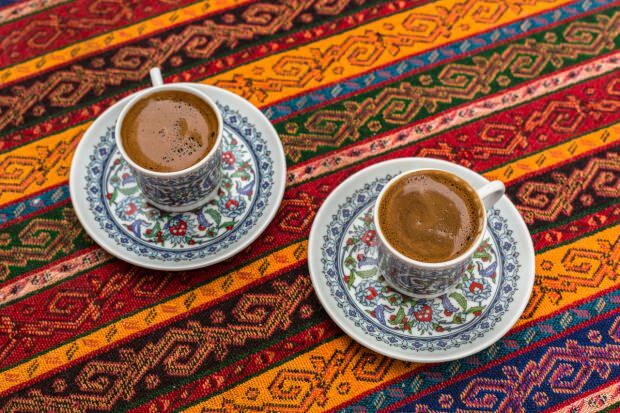 Kuinka saada turkkilaisen kahvin maun kovuus?