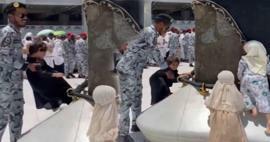 Masjid al-Haramin vartija tuli auttamaan! Pienet pyhiinvaeltajaehdokkaat yrittävät koskettaa Kaabaa...