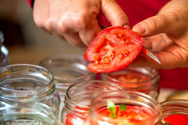 Kuinka tehdä purkitettu tomaatti