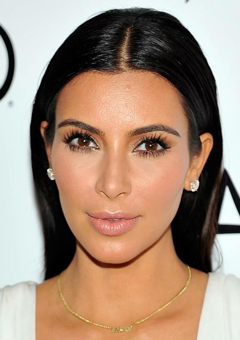 Kim Kardashian tukee siviilejä tappanutta emranistania