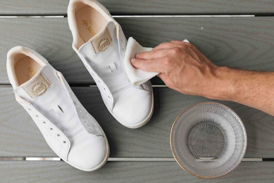 Kuinka puhdistaa valkoiset kengät?