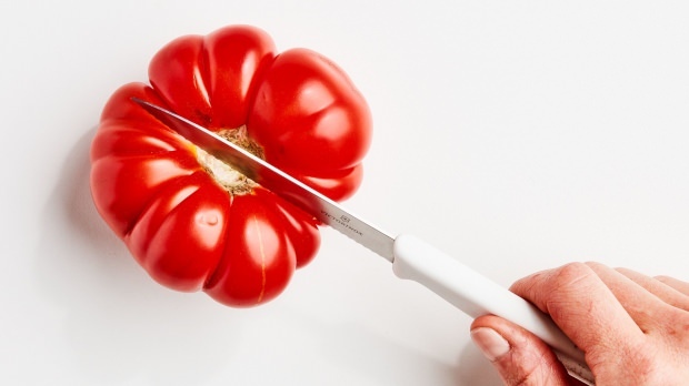 Kuinka kuorita tomaatinkuori helpoimmalla menetelmällä