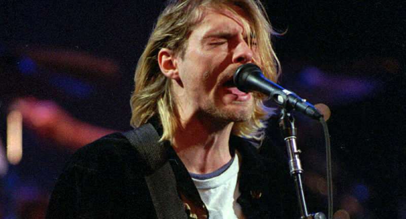 Kurt Cobainin hius myytiin huutokaupassa