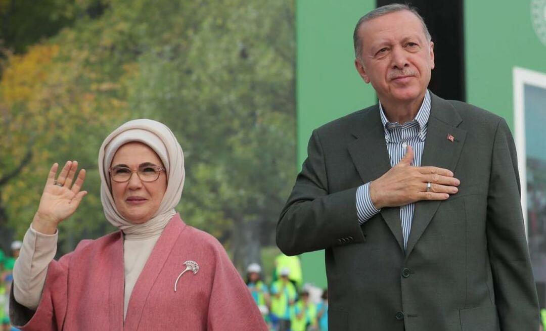 Emine Erdoğan kiitti Ayaskent İrfan Kırdarin lukioa İzmirissä