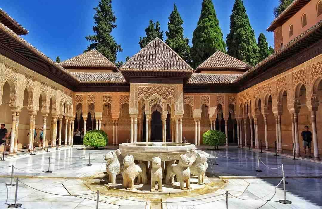 Alhambran palatsin ominaisuuksia