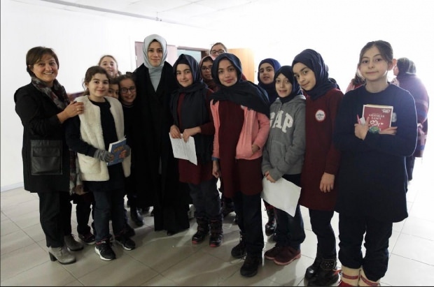 Esra Albayrak Visionary Goals for Girls -projektimerkki-seremoniassa!