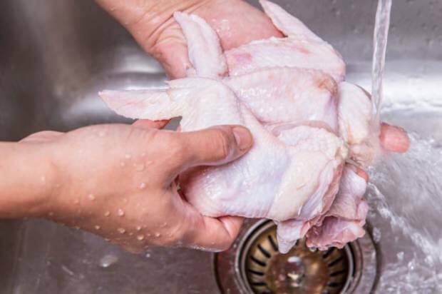 Kuinka kana tulisi puhdistaa?