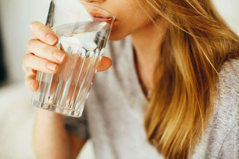 Aikooko juomavesi laihduttaa? Milloin juo vettä? Laihdutus vedellä