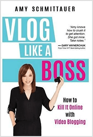 Amy Landino kirjoitti kirjan Vlog Like a Boss nimellä Amy Schmittauer. Kansi näyttää kuvan Amystä vyötäröltä ylöspäin pitäen videokameraa. Otsikko näkyy vaaleansinisellä taustalla valkoisilla ja fuksia-kirjaimilla. Kirjan otsikko on Kuinka tappaa se verkossa videoblogien avulla.