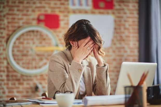 liiallinen stressi aiheuttaa jatkuvaa väsymystä työympäristössä