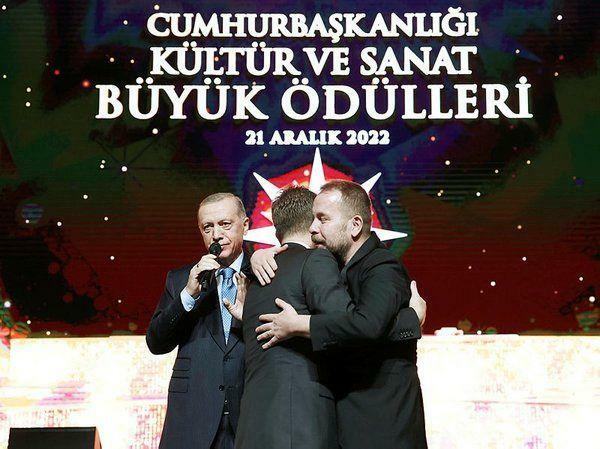 Presidentti Erdogan sovitti Akkor-veljekset