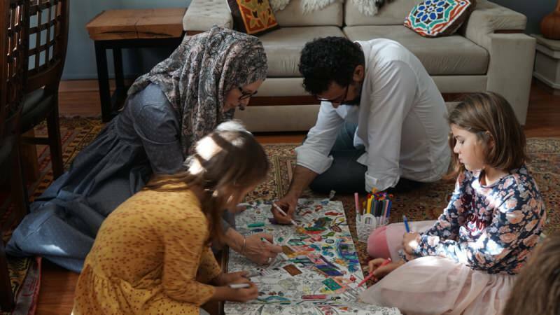 Kanadalainen muslimiäiti puhuu islamista viiden lapsensa kanssa sosiaalisessa mediassa
