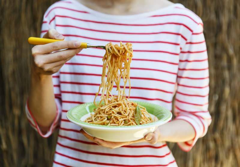 Voiko pasta saada painoa? Saako tomaattikastikkeella varustettua painoa lisäämään? Kuinka tehdä vähäkalorinen pasta kotona?