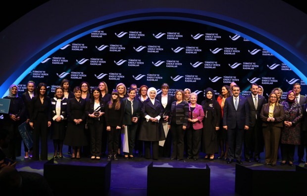 Ensimmäinen lady Erdoğan: Naisten sielu on energiaa