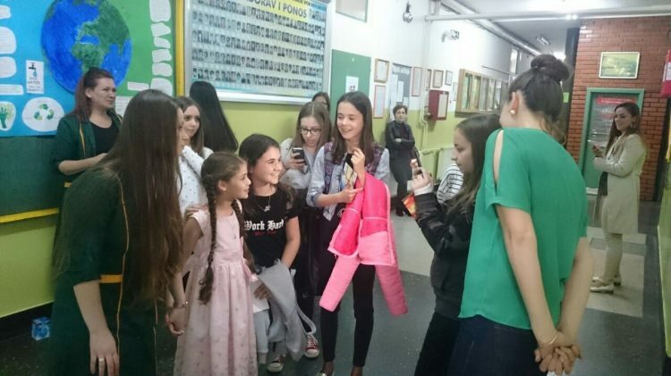 Bosnialaiset lapset tapaavat Elifin
