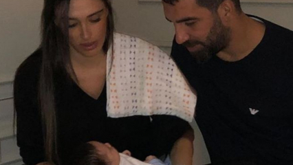 Jalkapalloilija Arda Turan auttaa vaimoaan Aslıhan Doğania kotitöissä!