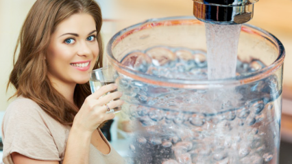 Aikooko juominen liikaa vettä painoa? Onko haitallista juoda vettä yöllä?