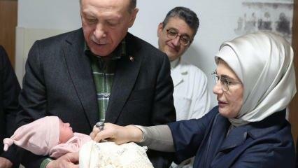 Presidentti Erdoğan ja hänen vaimonsa Emine Erdoğan vierailivat maanjäristyksen uhreilla