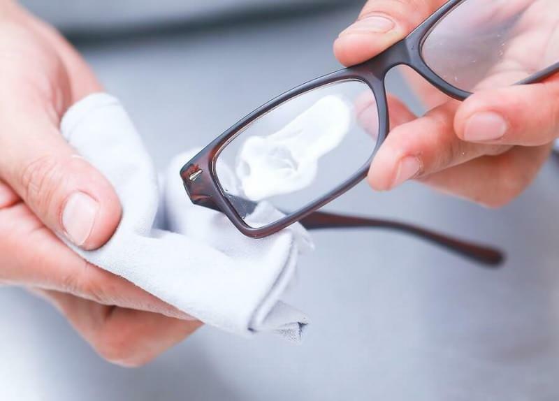 miten poistaa silmälasien naarmut