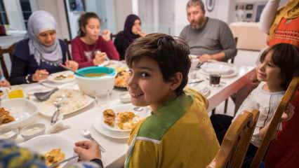 Ramadanissa perheiden kanssa välttämättömät sahurin ja iftarien tavat