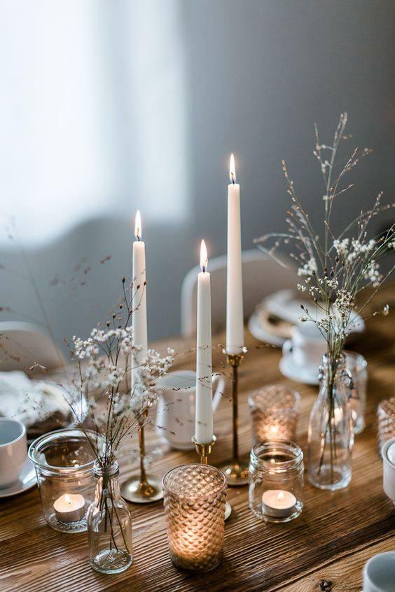 Kynttilöiden käyttö pöydän sisustuksessa