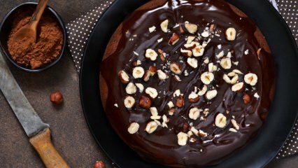 Käytännöllinen hasselpähkinäkakkuresepti suklaakastiketta 