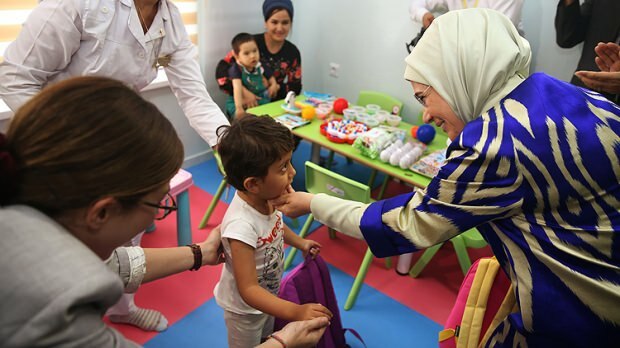 Ensimmäinen rouva Erdoğan avasi vammais- ja kuntoutuskeskuksen