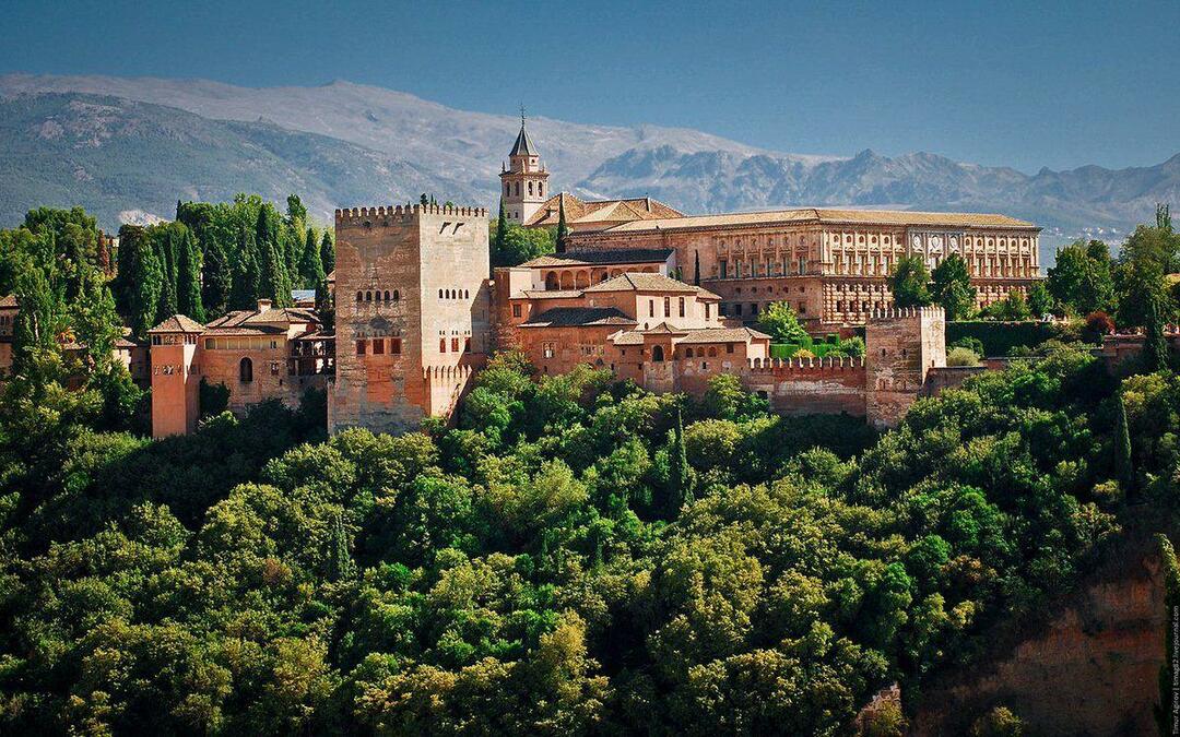 Missä Alhambran palatsi sijaitsee? Missä maassa Alhambran palatsi sijaitsee? Legenda Alhambran palatsista