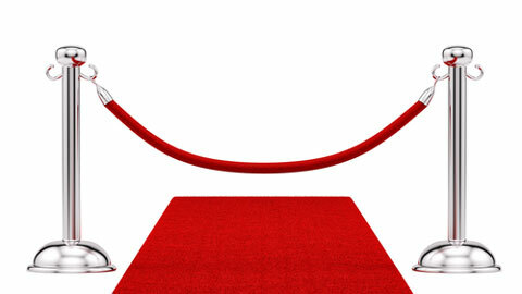 shutterstock 103168676 kuva punaisesta matosta ja samettiköydestä