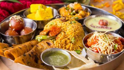 Mitä syödä Intiassa? Paikallinen intialainen ruoka