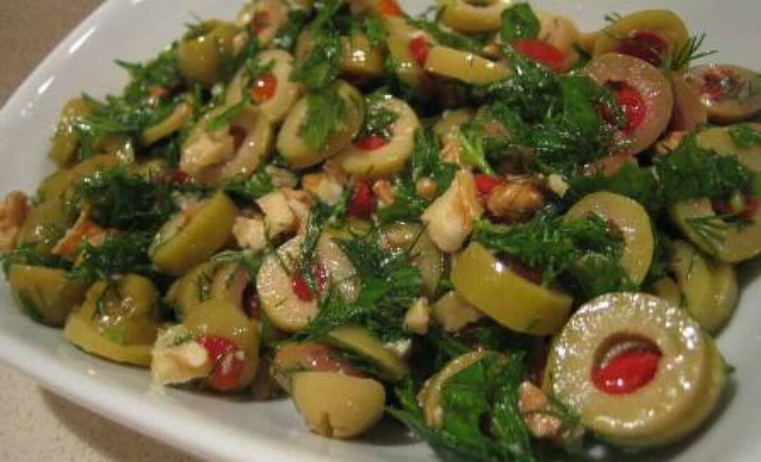 Salaatti, jonka voimme laittaa pöydillemme Turkin joka kolkassa kasvatettujen oliivien kera...