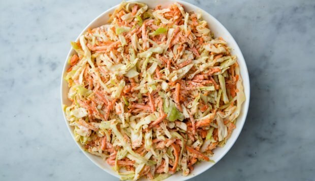 Kuinka tehdä Coleslaw-kaali salaattia?