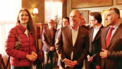 Ministeri Mevlüt Çavuşoğlu vieraili Kokoelma-sarjan sarjassa