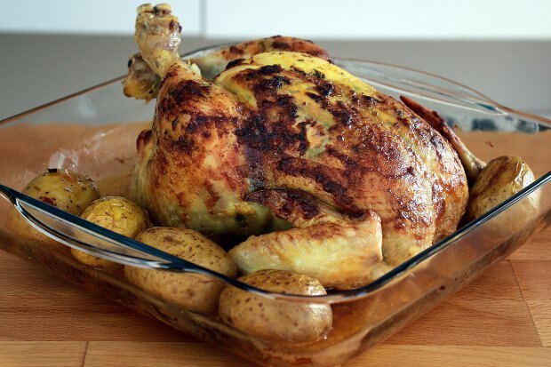 Kuinka keittää koko kana, mitkä ovat temppuja? Koko kana-resepti herkullisessa uunissa