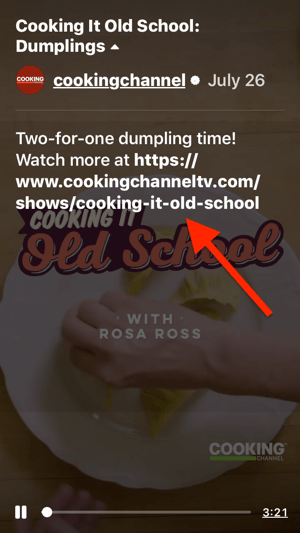 Esimerkki napsautettavasta videolinkistä Cooking It Old Schoolin IGTV-jakson 'Dumplings' kuvauksessa.