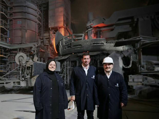 Ministeri Zehra Zümrüt Selçuk ja Mustafa Varank tekivät sahurin työntekijöiden kanssa